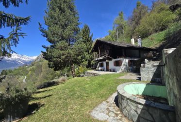 Chalet authentique de 5.5 pces avec mazot, grange et cave à vin sur grand domaine – Val d’Hérens