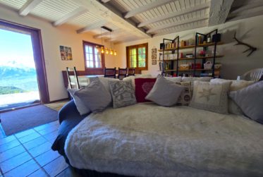 Chalet authentique de 5.5 pces avec mazot, grange et cave à vin sur grand domaine – Val d’Hérens