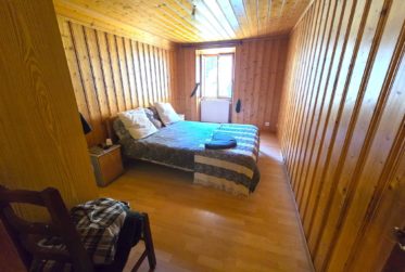 Un Lieu de Vie et d'Opportunités au coeur du Val Ferret : Immeuble mixte, café-restaurant et 3 appartements, grange et jardin