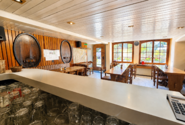 Un Lieu de Vie et d'Opportunités au coeur du Val Ferret : Immeuble mixte, café-restaurant et 3 appartements, grange et jardin